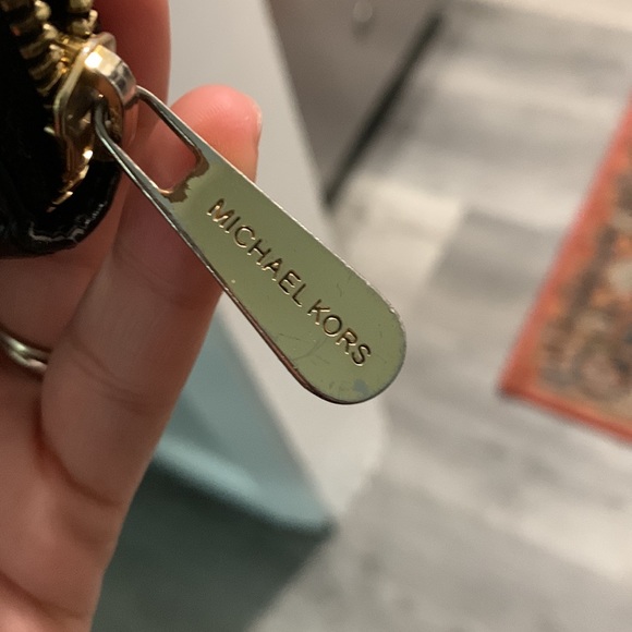 Black and gold Michael Kors wallet - Picture 5 of 5